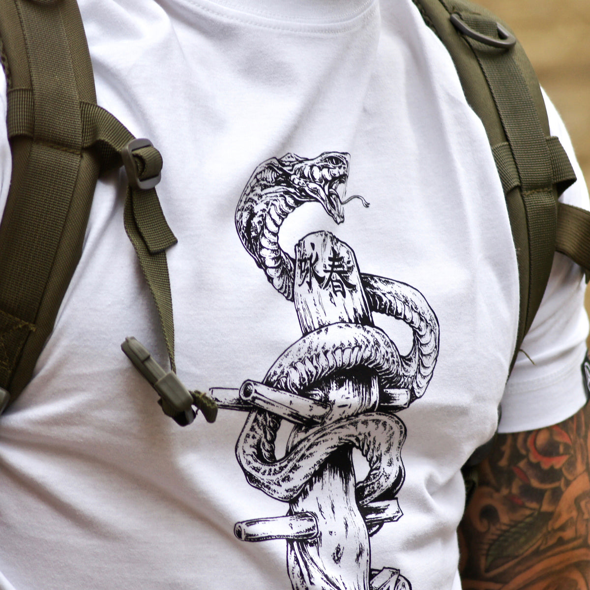 &#39;Snake &amp; Dummy&#39; - T Shirt